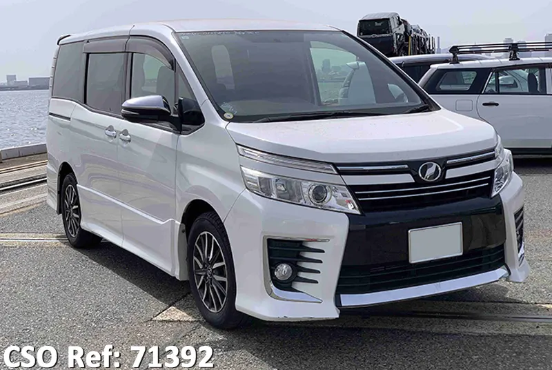 Toyota / Voxy 2015